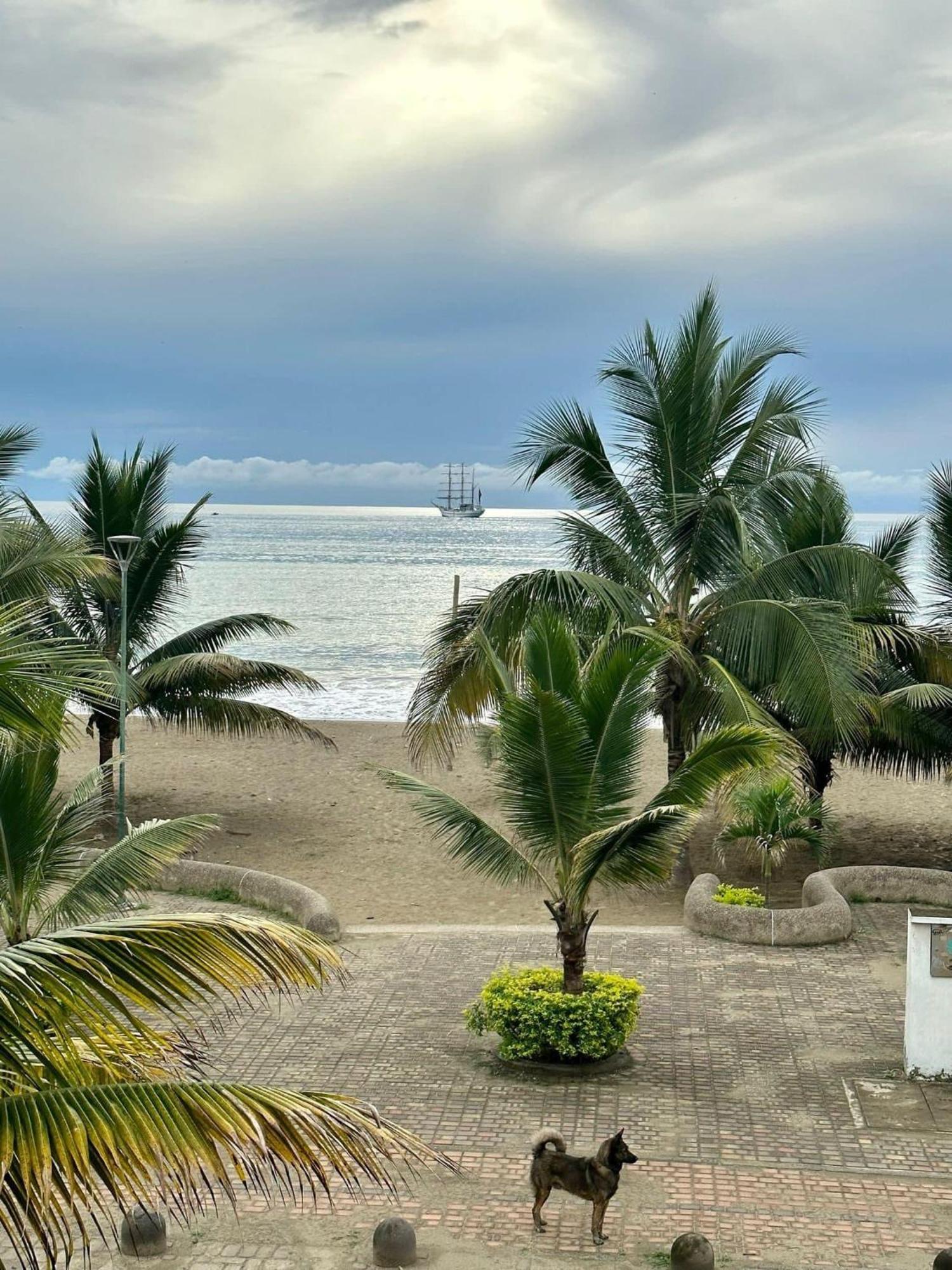 Victor Hugo Hotel Puerto López Extérieur photo