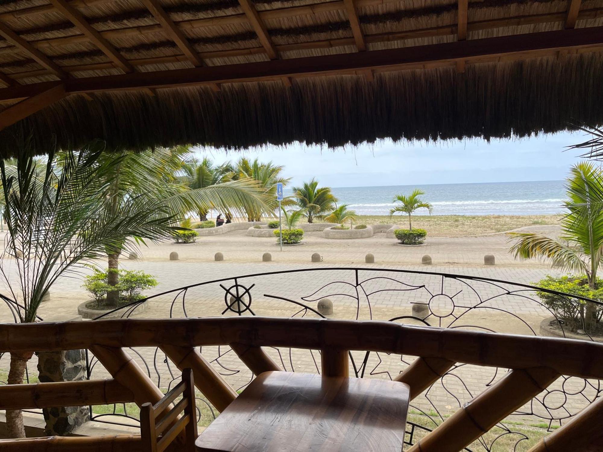 Victor Hugo Hotel Puerto López Extérieur photo