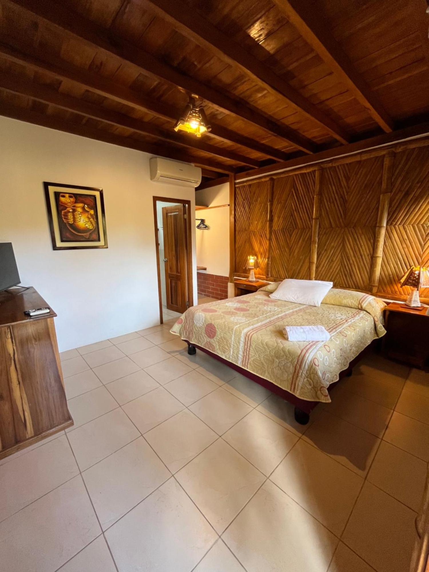 Victor Hugo Hotel Puerto López Extérieur photo